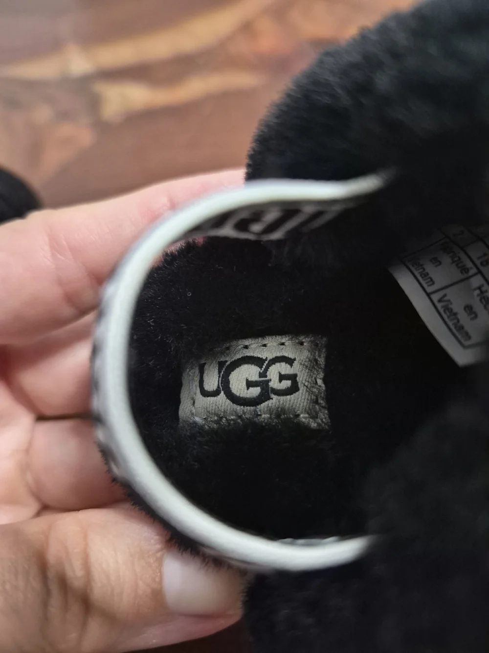 UGG Infant Fluff Yeah Slide Sandals Black - 2/3 S 9-12mo